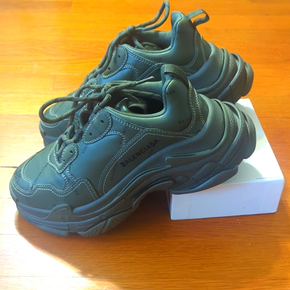 BALENCIAGA SHOES 100% AUTHENTIC BALENCIAGA SNEAKERS BALENCIAGA TRIPLE S SNEAKERS